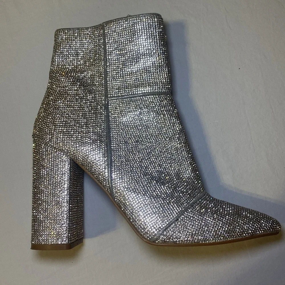 Steve Madden Women’s Noticed-R Rhinestone Silver Heeled Booties Size 9 EUC